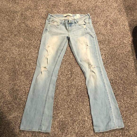 Hollister Denim - NWOT HOLLISTER DISTRESSED RIPPED SIZE 27x31 JEANS